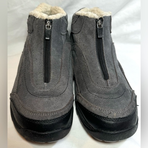 RYKA WOMENS Gray Suede, Fleece Lined, Front Zip, Low Ankle Boots Size 8W - Picture 5 of 7